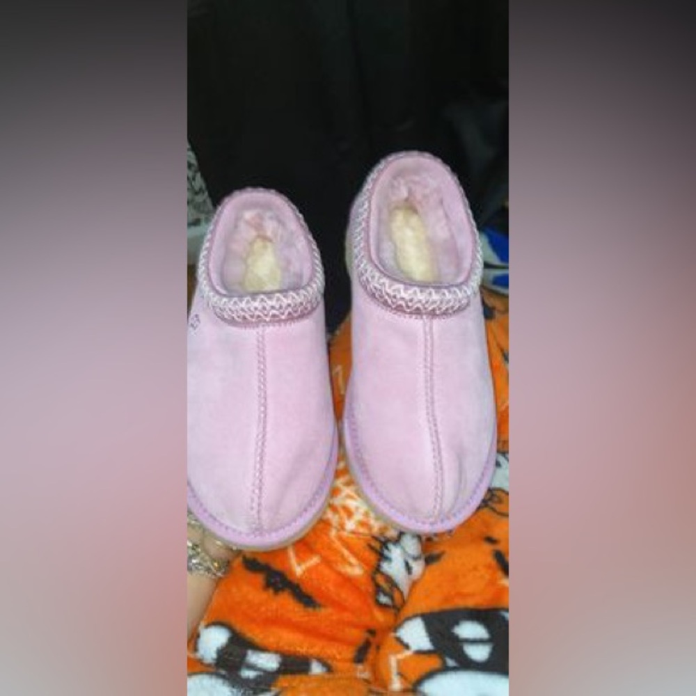 Light pink uggs